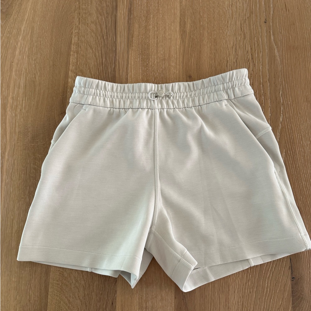 Lululemon Softstreme shorts size 4 bone color
